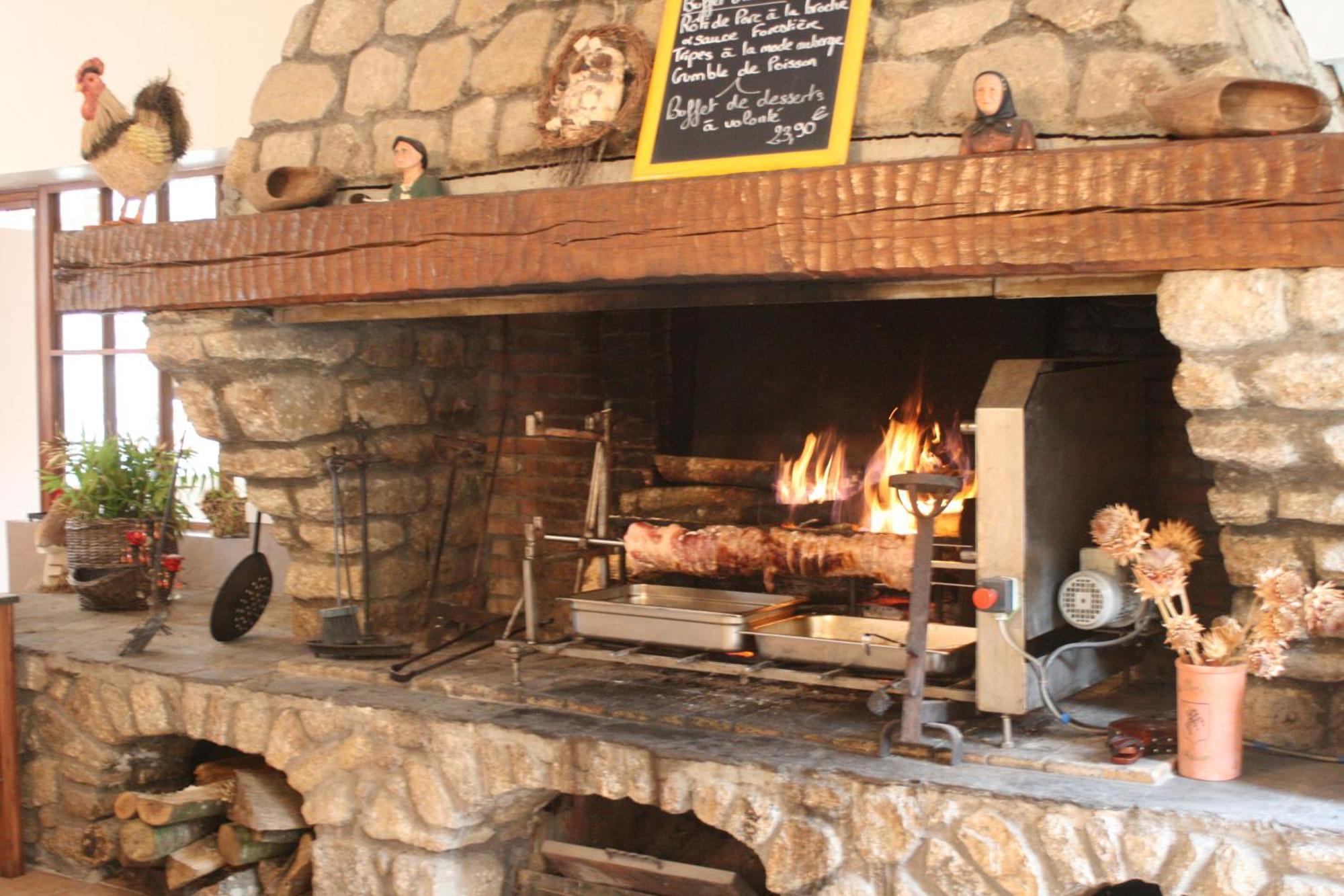 Logis Hotel Restaurant Auberge De L'Espinouse Fraisse-sur-Agout Eksteriør bilde